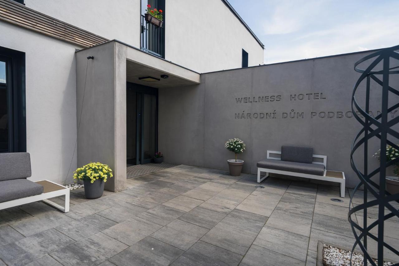 Narodni Dum Podborany Hotel Exterior foto