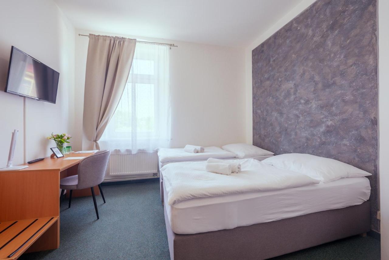 Narodni Dum Podborany Hotel Exterior foto